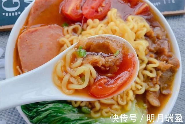 天冷早餐就馋这碗面，10分钟搞定，一碗下肚浑身都暖和，赞