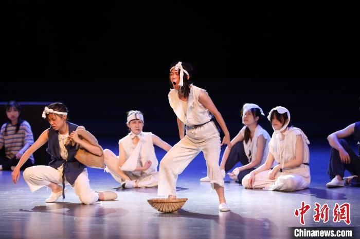 贵州大学|澳门青年原创话剧《苦尽甘来》在贵阳上演