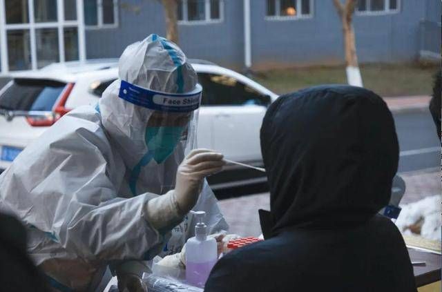 小温|大连超60名大学生确诊,在校师生隔离状态如何?