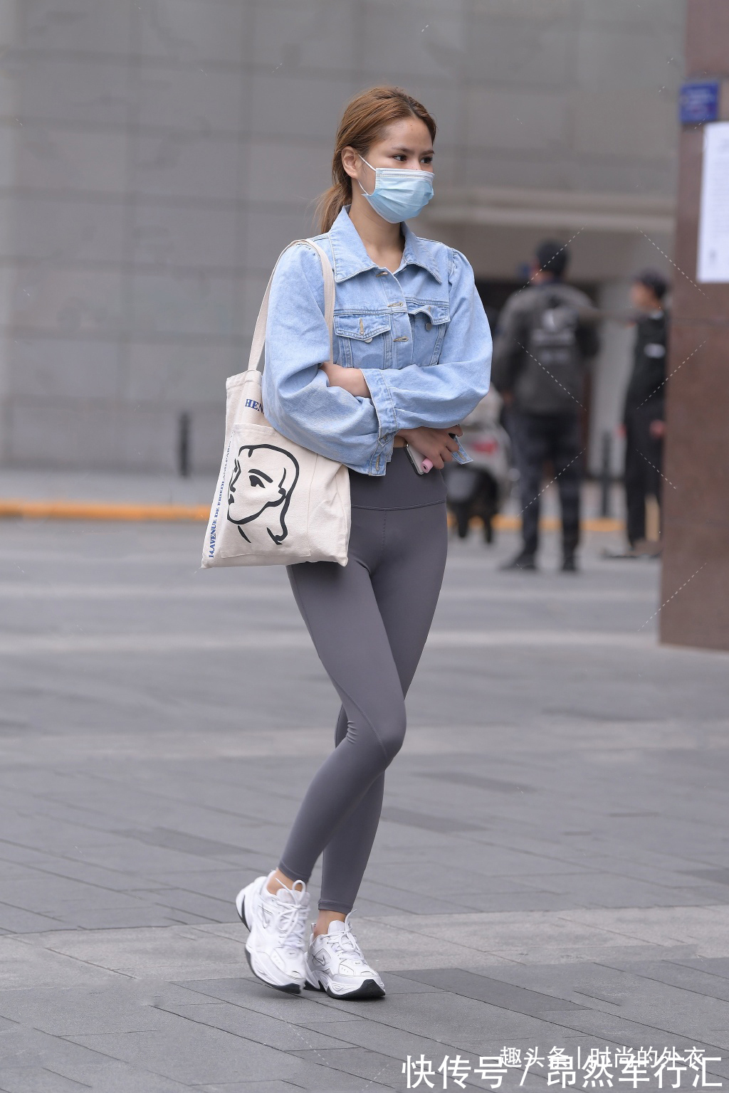 小姐姐 想要美出新感觉很简单,穿搭带点运动风,减龄又亮眼