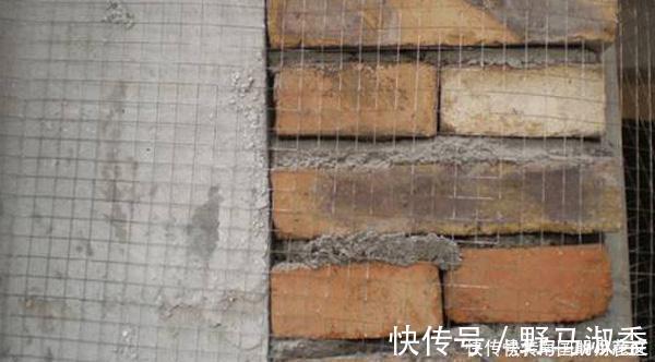 工人|新房装修砌墙万万要加这东西，工人做错立马拆了重装，后悔才发现