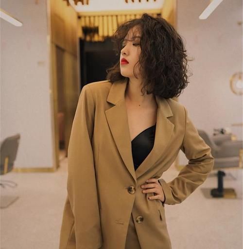 老气发型别再留了，明明三十多岁，却跟五十岁大妈一样