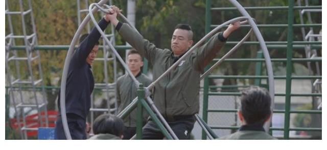 《滚烫人生》抗干扰测试，蔡少芬魔性乱入，陈小春被支配的恐惧