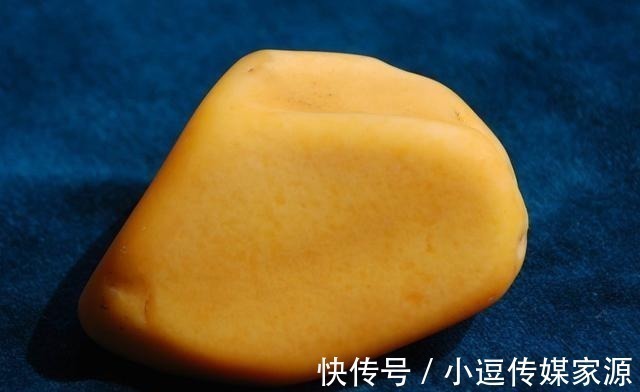 和田玉#因改名身价“暴涨”的玉石,被炒到1000万,如今摆地摊没人要