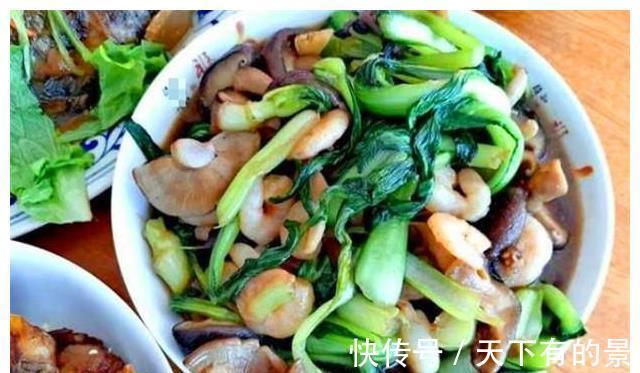 朋友们|乔迁之喜嫂子来家庆贺,我特意下厨做了一桌菜,饭后她说好浪费!