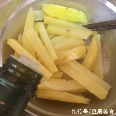 这道烤箱版薯条（一人份），超级简单，绝对下饭