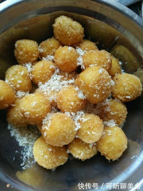 红薯别再煮着吃了，教你新的做法，香甜酥脆，一口一个真过瘾