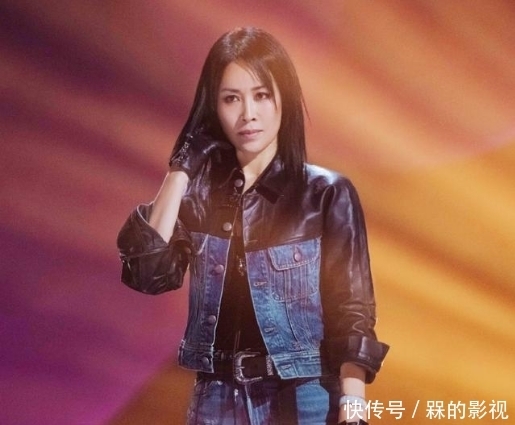 她曾是超女冠军,为生活跑小县城商演,38岁依旧单身一人