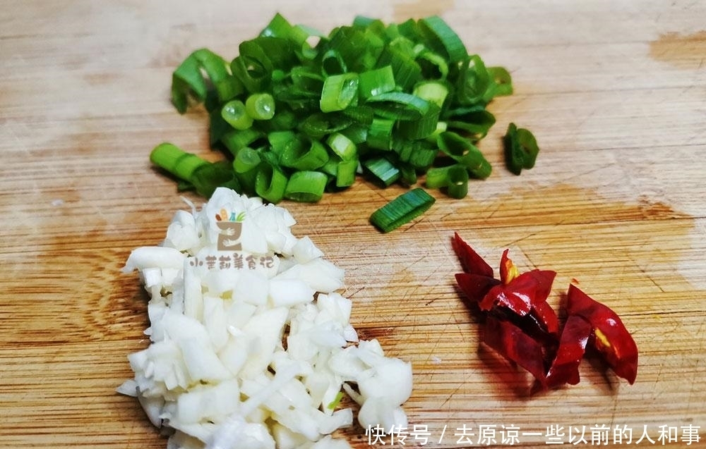 这菜以“鲜美”出名，春天别错过，热量低营养高，孩子常吃视力好