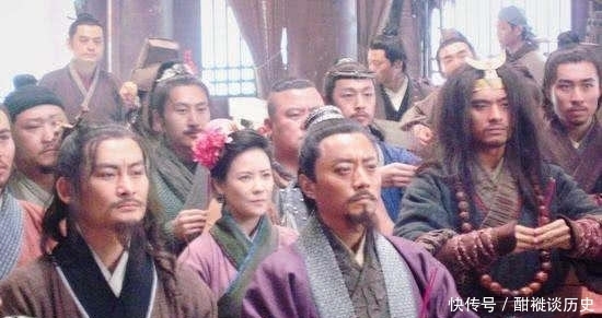 武松|武松和李逵公开反对招安,为何宋江只拿李逵开刀,却不敢惹武松?