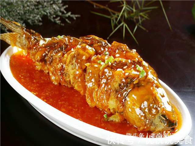 糖醋鲤鱼家常做法来喽,酸酸甜甜,汁浓味美!