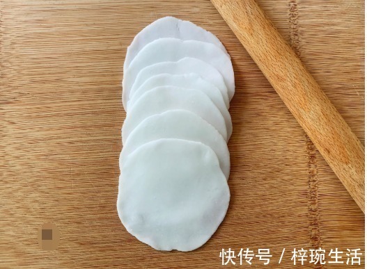 马蹄笋|想吃水晶虾饺不用买了，在家就可以做，特别简单，面皮劲道透亮