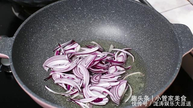 大厨|大厨教你葱香鱼火锅,做法简单,鱼肉鲜香入味,实在太好吃了