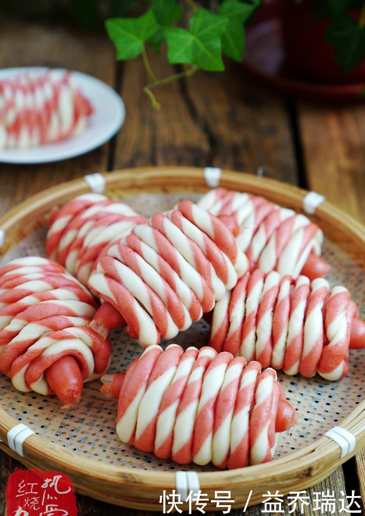 白馒头吃腻了试试这一种做法，颜值很高里面还有肉，看着复杂做着省事