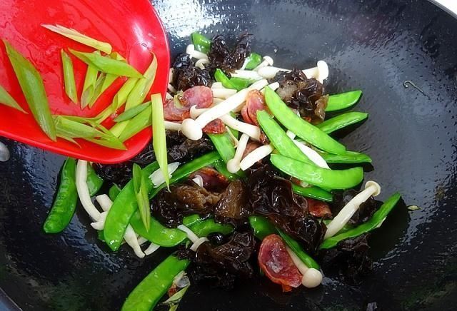 营养|这道小炒,材料普通又便宜,结合起来味道清香鲜美,营养丰富全面