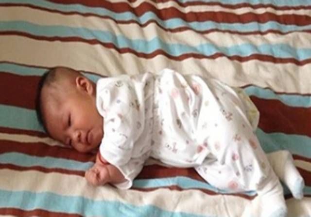 睡姿|孩子的五种睡姿，暗示了不同的“性格”！这种睡姿的父母最有福气