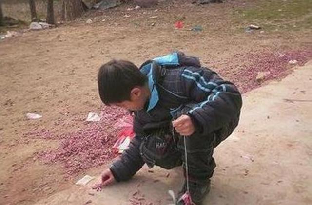 安全意识|熊孩子兄妹误捅马蜂窝,脸肿得爹妈不敢认,网友:不该笑但忍不住