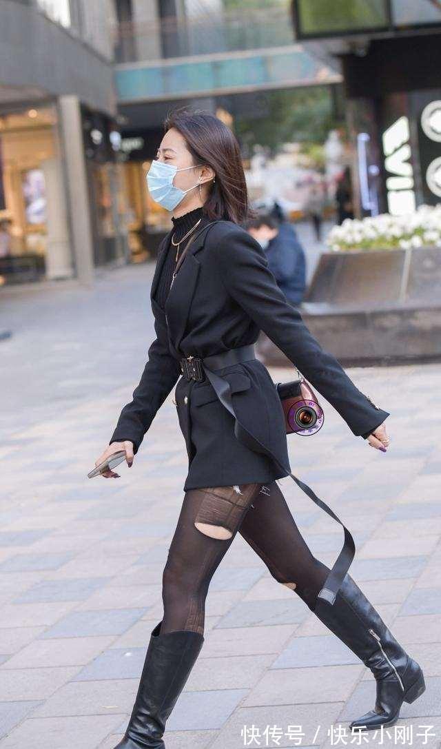 高贵 高贵典雅的打底裤穿搭整体感非常优雅,凸显修长的身材,甜美时尚