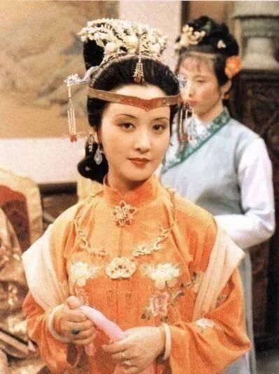 王熙凤|王熙凤究竟有没有出轨贾蓉?深知她底细的平儿,曾当众说出答案