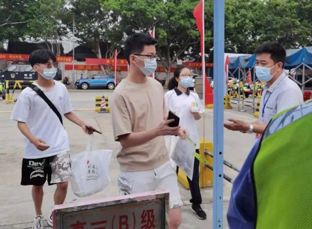 乘风破浪|隔离病房2名考生顺利开考，地震后的“帐篷考场”……这一战，我们一起倾尽全力！