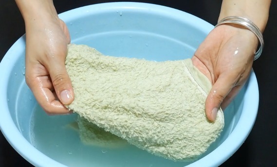 毛巾用久了油腻发黄有异味教你清洁妙招，洗完焕然一新，没异味