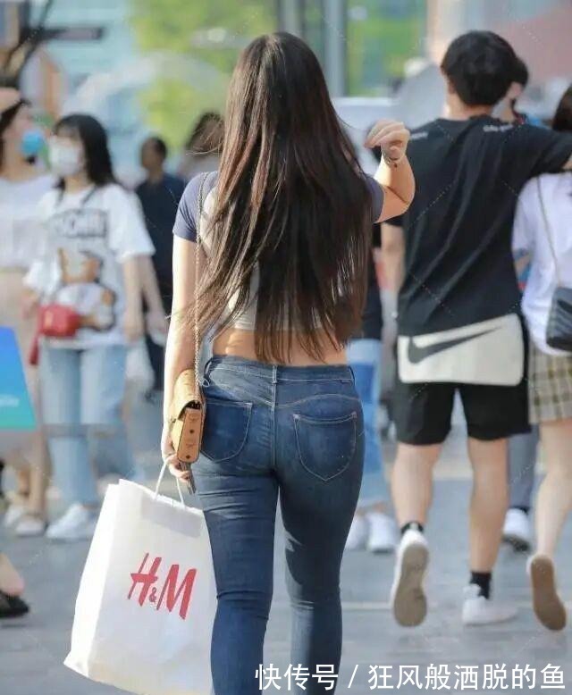 宽松裙|连衣裙最经典百搭，容易让人挑花眼，还是短靴