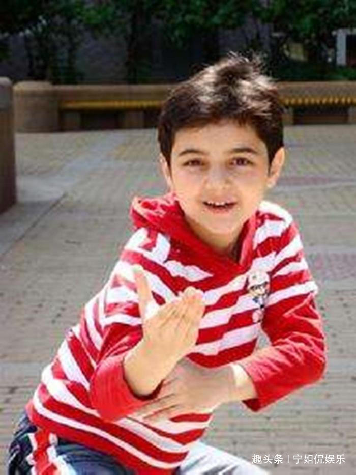 凤凰传奇|星光大道最小冠军，刚红给家乡捐3百万，今判若两人无人识