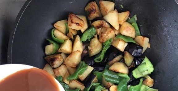 孩子个子长得慢，让孩子多吃此菜，10分钟出锅，比牛肉骨头强