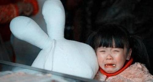 就医|“妈,那个娃娃会眨眼”,宝妈以为女儿说胡话,几天后急忙就医