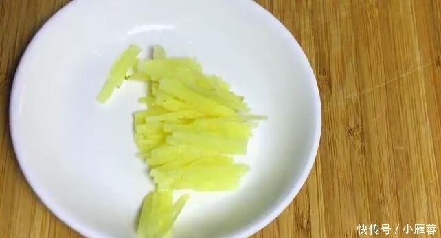 一道素鲜三丝,鲜嫩爽口,补钙清淡又有营养,特别解腻好吃