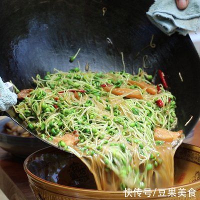 黑豆苗|这样的黑豆苗炖粉条你吃过吗？