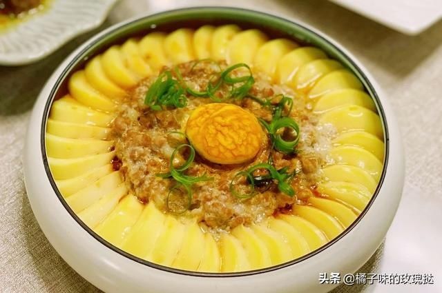 家常菜|家常菜推荐：酸辣肘子肉，清蒸鲈鱼，包菜炒粉条，玉子豆腐蒸肉末