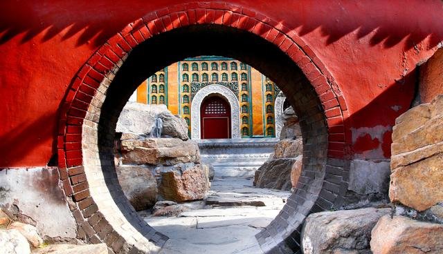 中年|CCTV公布假期旅行地榜单，文化古迹走红，故宫更是位列榜首