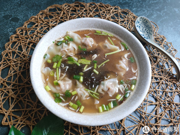 馄饨汤怎么做才好吃？汤底和馅料是关键，教你做，比骨头汤还好喝