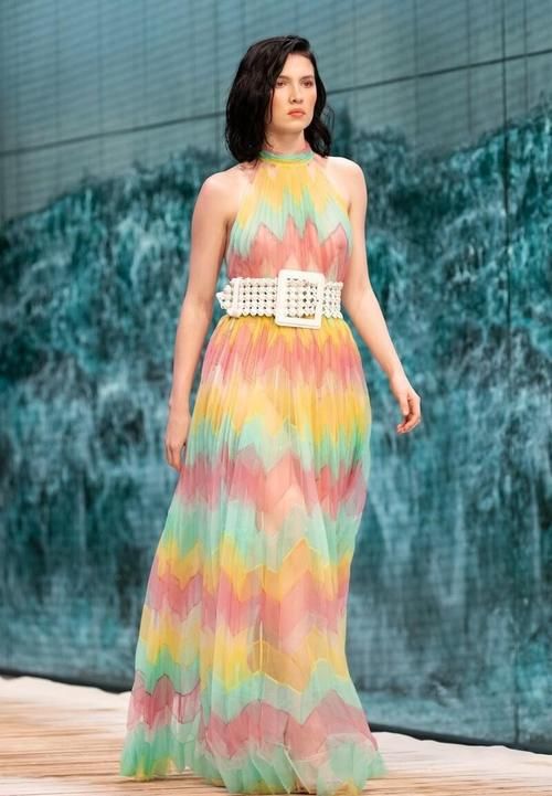 春天告别五彩斑斓的黑，渐变色才是正确打开方式，明媚又甜美