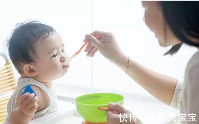 父母|宝宝睡不踏实、“满床滚”?可能是在向你传递信号,父母别不知道