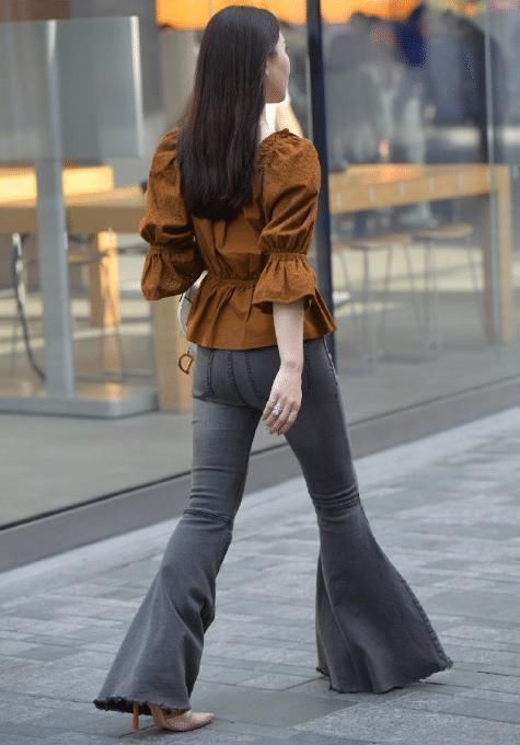 喇叭裤只有少妇穿,我看未必,谁说她是少妇