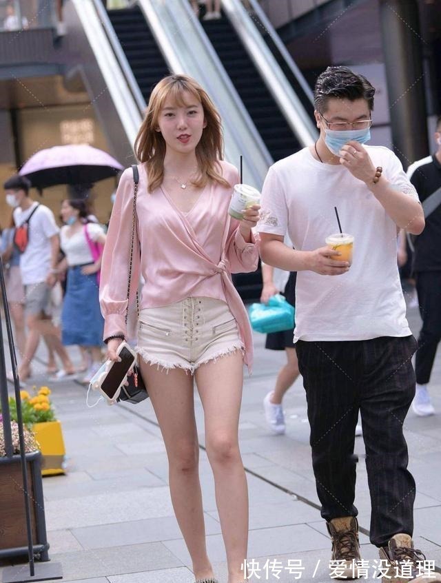 穿搭","m":"c26392ccae0af97af8f325bf27b0ea79d1de1797","nlabel":"stat_3050979081:zm.news.so.com:5bm85Luq6LWE6K6v,pageType_zmt,glevel_3","ntag":"tfashion;sfashion_时尚;kfashion_1:穿搭;kfashion_1:魅力;kfashion_1:打底裤;cfashi