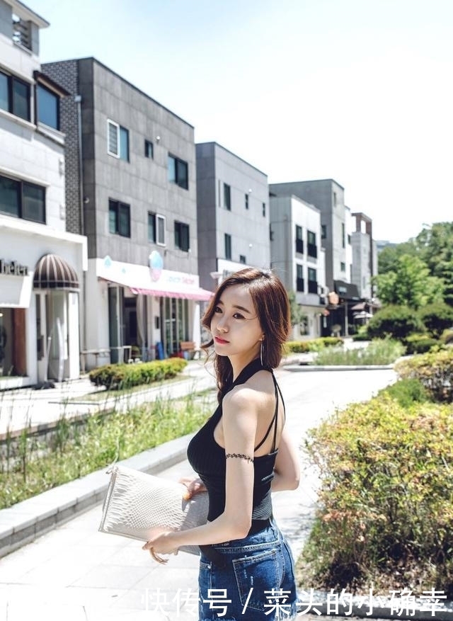 经典|街拍:成熟很美的妹子,搭配有致性感真的是经典的穿衣搭配!