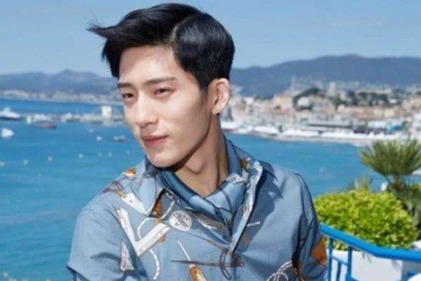 他出生28天就被抛下 奶奶一手带大 如今30岁红透半边天 全网搜 他出生28天就被抛下 奶奶一手带大 如今30岁红透半边天 全网搜