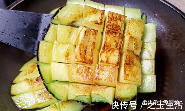 秀厨娘|夏季要多吃此菜,营养极高,上锅一煎一炖,鲜香入味,解暑又开胃
