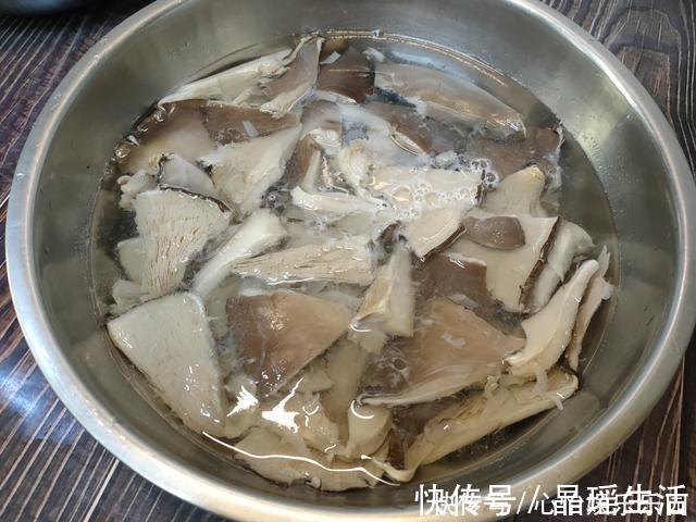 平菇|饭馆里“最脏”的一道菜,厨师下馆子从不点,很多人却都爱吃
