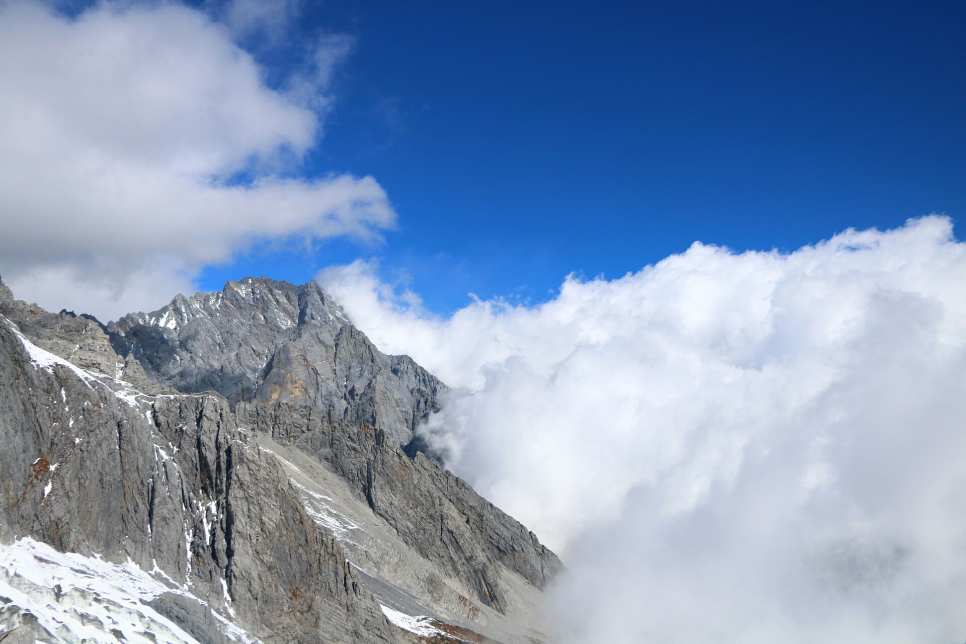 玉龙雪山，好似浑然天成的风景画