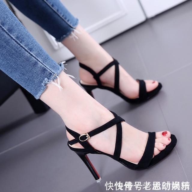 高跟凉鞋 夏日为整体造型加分,不要忽略高跟凉鞋的重要性!