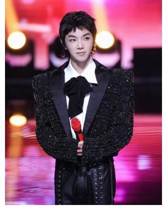 雙十一狂歡夜歌王華晨宇帶著《新世界》來了，用實力詮釋頂級唱功