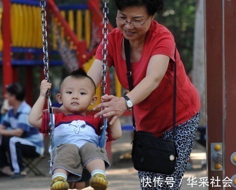 爸爸妈妈|在孩子眼中,奶奶和外婆有啥区别?这三个孩子说得很透彻