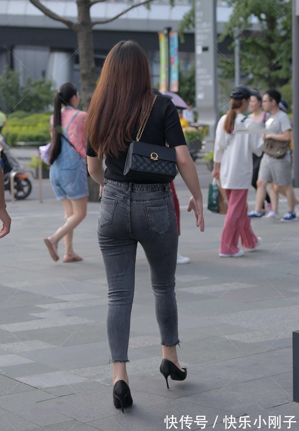 前卫感|这么可爱的小姐姐，是你的理想型吗？弟弟看了让我要她的联系方式