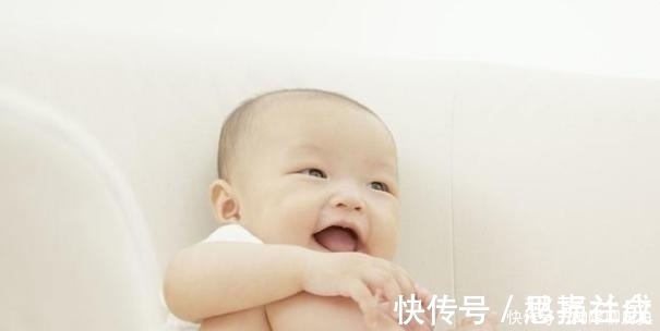 发育|宝宝在半岁之前,会逐渐掌握四种“本领”,你家孩子达标了没