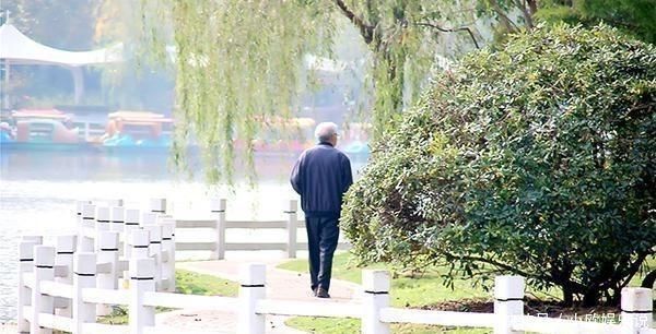 63岁老人得高血脂11年，血脂一直平稳，他的降脂方法，值得你借鉴
