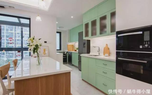 西厨|89㎡两室改三室,客厅不买沙发,舍弃电视墙,围合卡座很实用